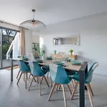 Maison Moderne Avec Jardin Pour 8 - *