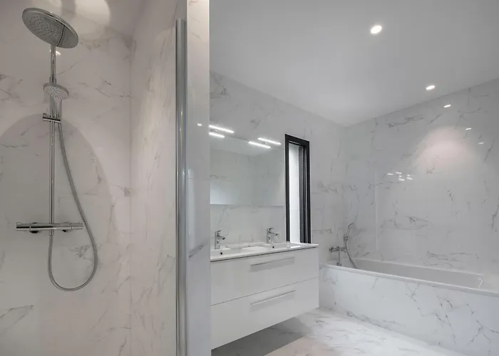 Maison Moderne Avec Jardin Pour 8 -